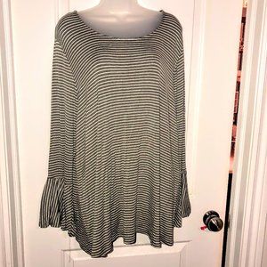 Ruffled balloon sleeved NWOT striped top